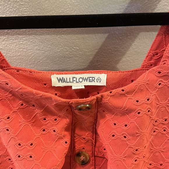 Wallflower Coral Pink Eyelet Ruffle Wide Strap Women's Tank Top Size Small - Picture 2 of 2